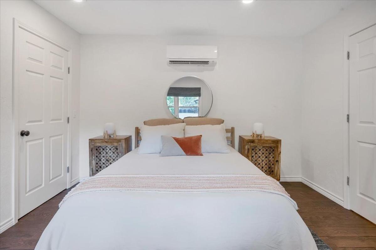 Relaxing Alpaca Ranch Mins From Downtown Wimberley Villa Bagian luar foto