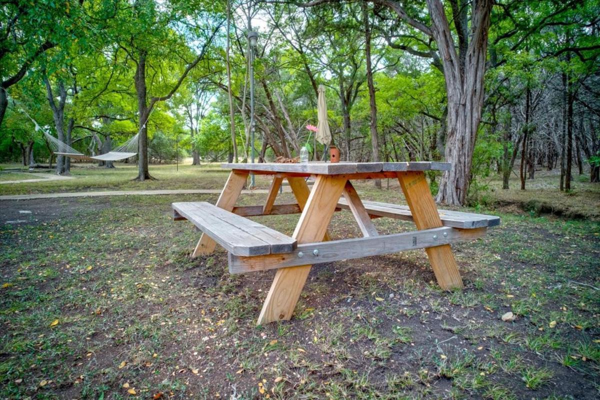 Relaxing Alpaca Ranch Mins From Downtown Wimberley Villa Bagian luar foto