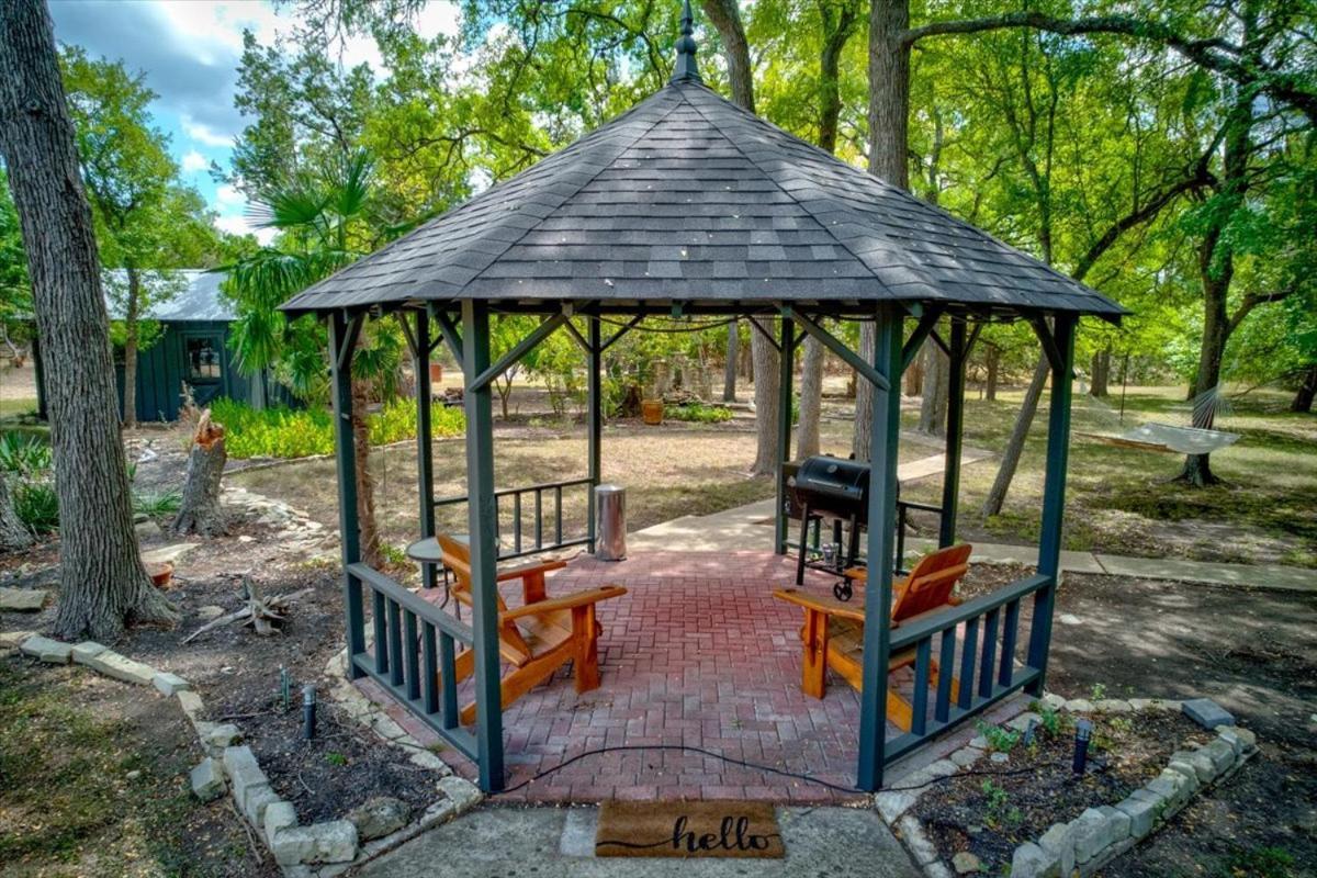 Relaxing Alpaca Ranch Mins From Downtown Wimberley Villa Bagian luar foto