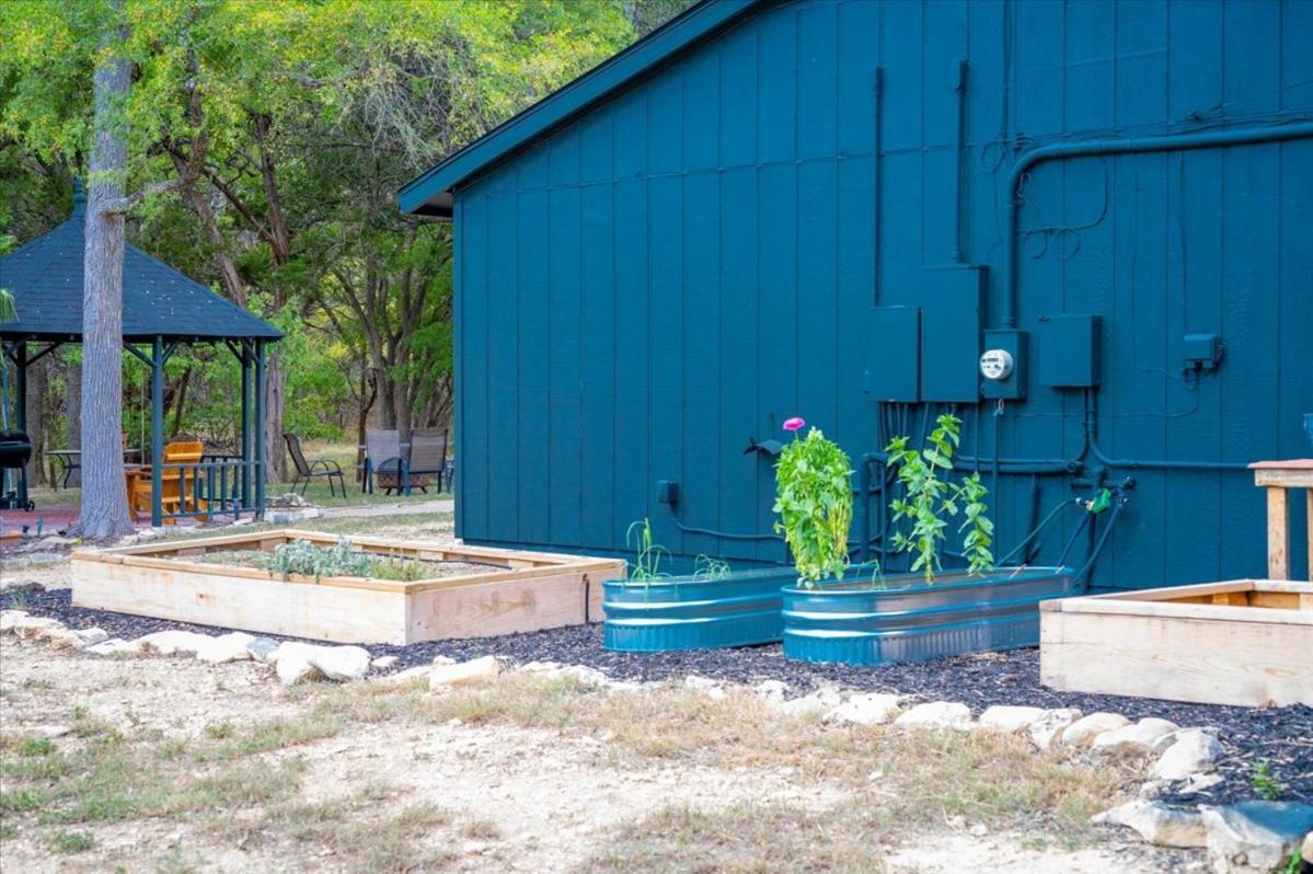 Relaxing Alpaca Ranch Mins From Downtown Wimberley Villa Bagian luar foto